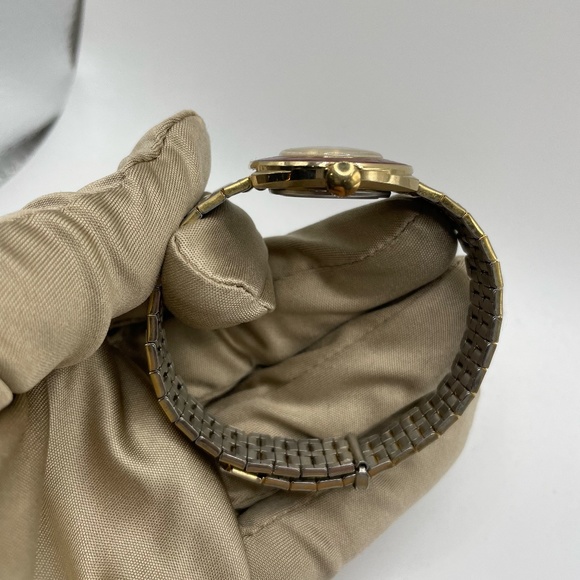 Vintage Beautiful Mechanical Women's Timex Watch - Picture 4 of 7